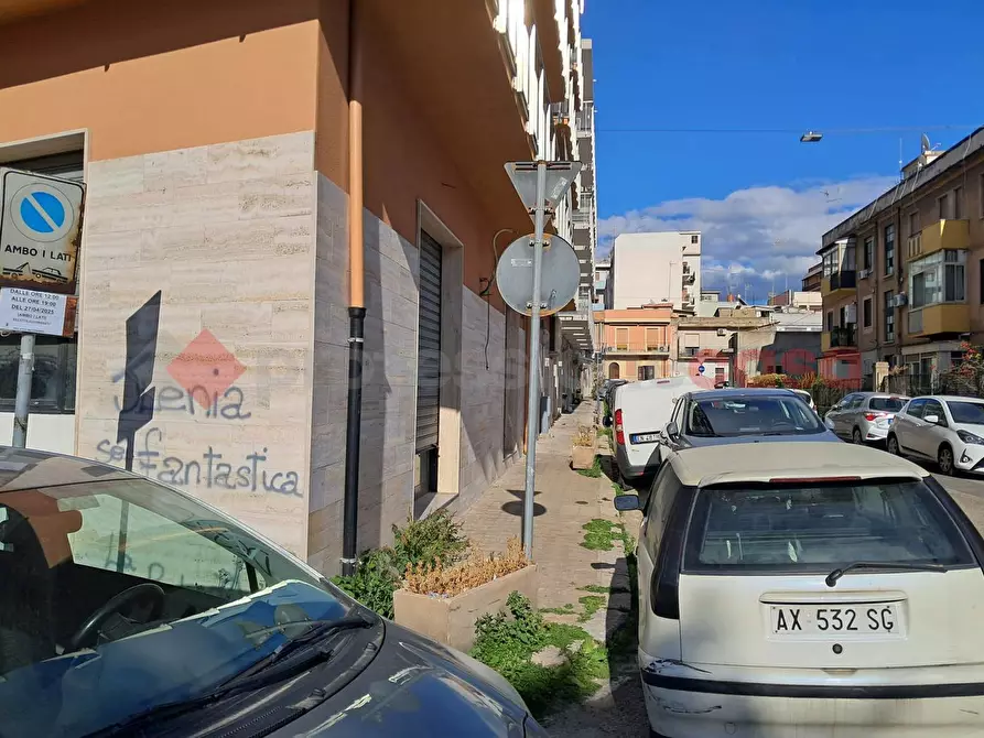 Immagine 2 di Negozio in vendita  in Via Armando Segato, 3 a Reggio Di Calabria