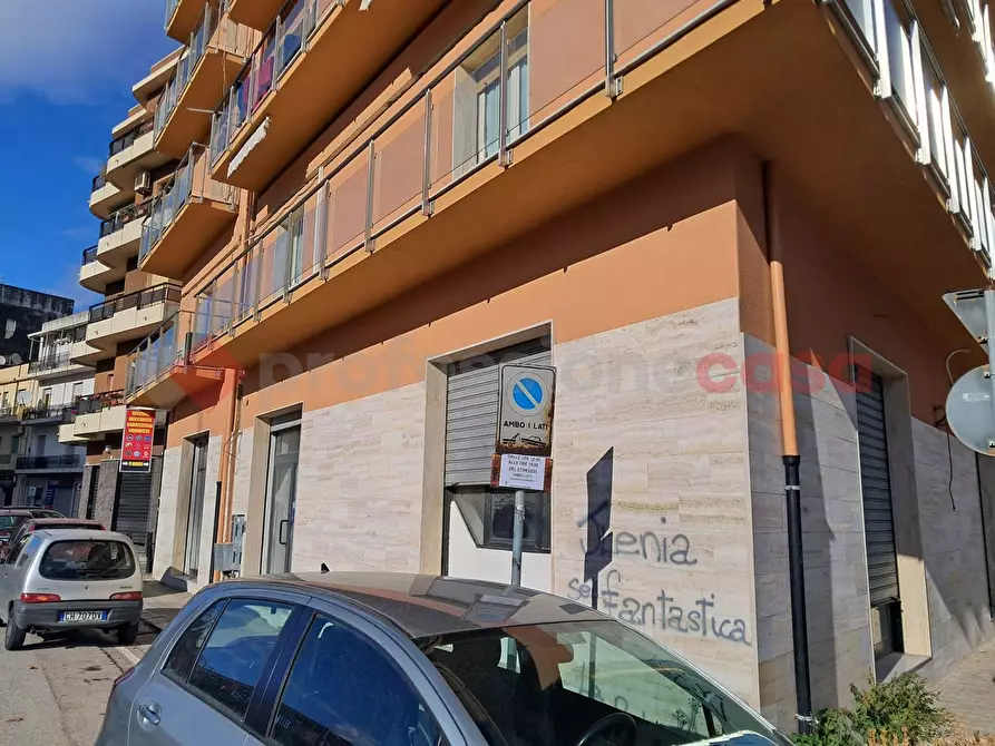 Immagine 1 di Negozio in vendita  in Via Armando Segato, 3 a Reggio Di Calabria