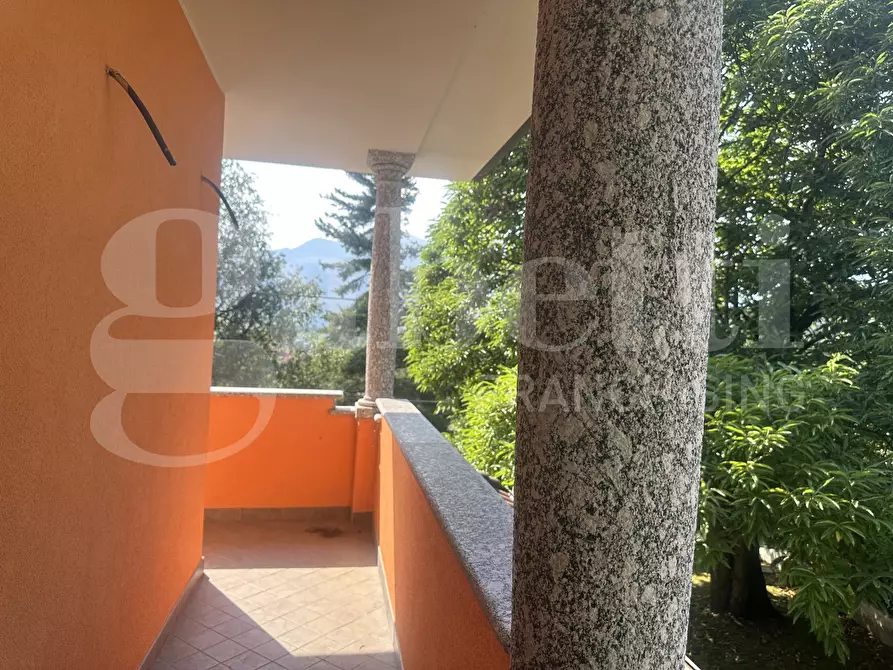 Immagine 22 di Villa in vendita  in Via Parini, 1 a Erba