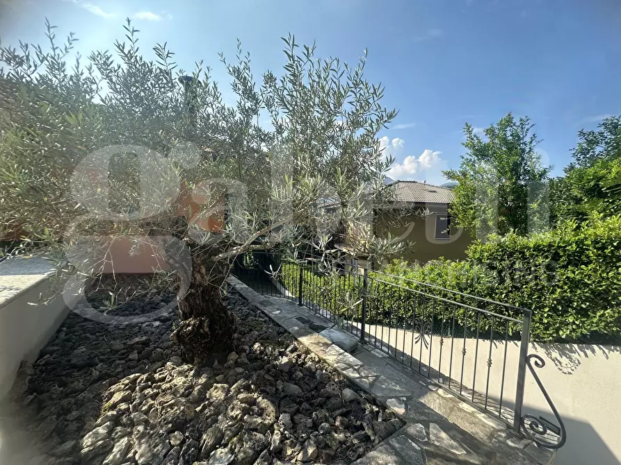 Immagine 27 di Villa in vendita  in Via Parini, 1 a Erba