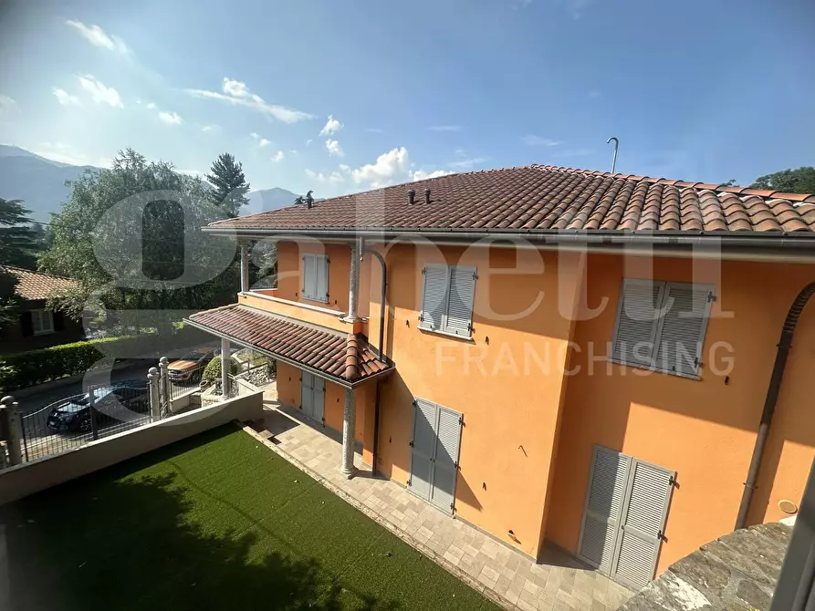 Immagine 26 di Villa in vendita  in Via Parini, 1 a Erba