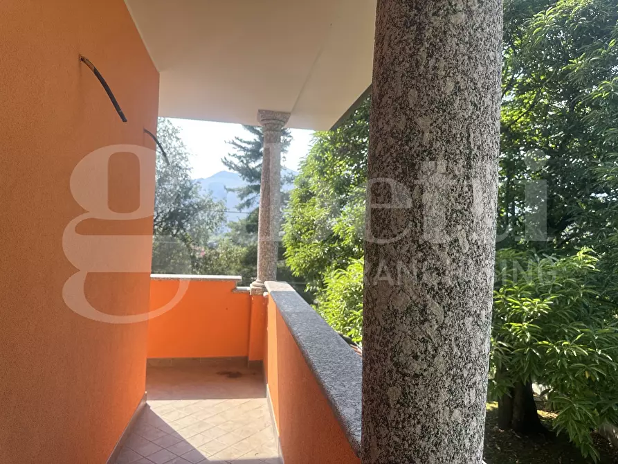 Immagine 23 di Villa in vendita  in Via Parini, 1 a Erba