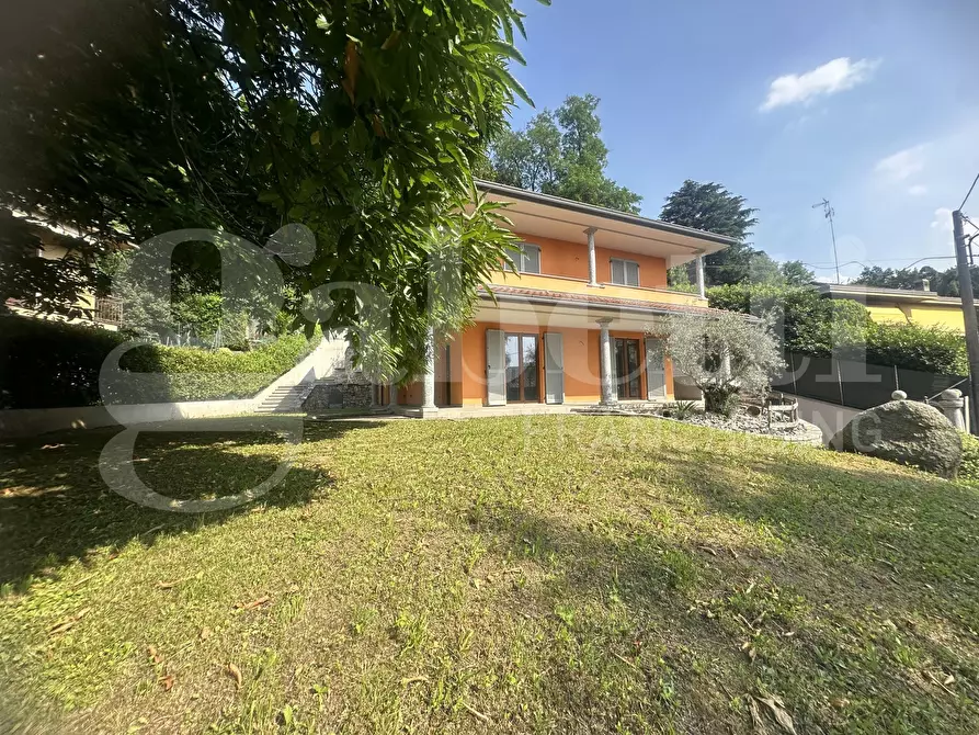 Immagine 21 di Villa in vendita  in Via Parini, 1 a Erba