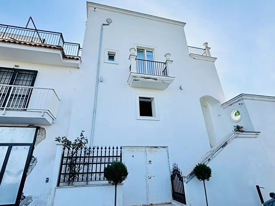 Immagine 2 di Villa in vendita  in Via caranfe a Monte Di Procida