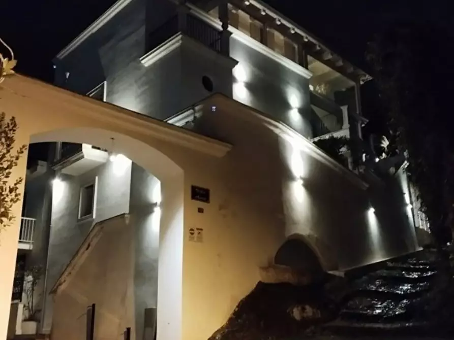 Immagine 1 di Villa in vendita  in Via caranfe a Monte Di Procida