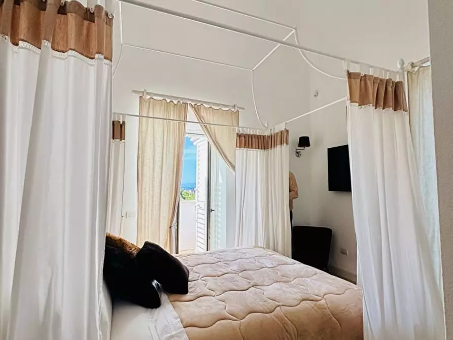 Immagine 16 di Villa in vendita  in Via caranfe a Monte Di Procida