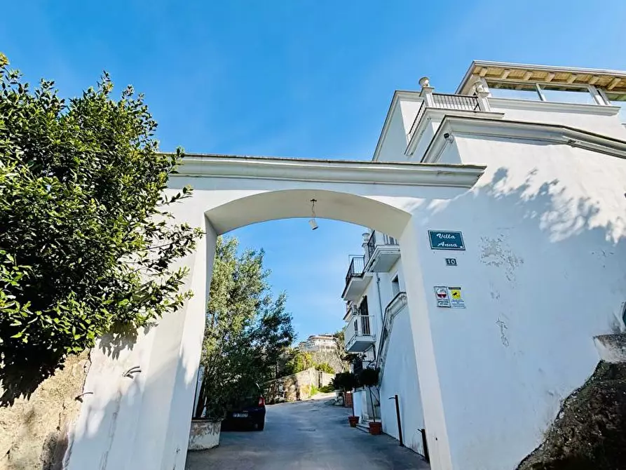 Immagine 3 di Villa in vendita  in Via caranfe a Monte Di Procida