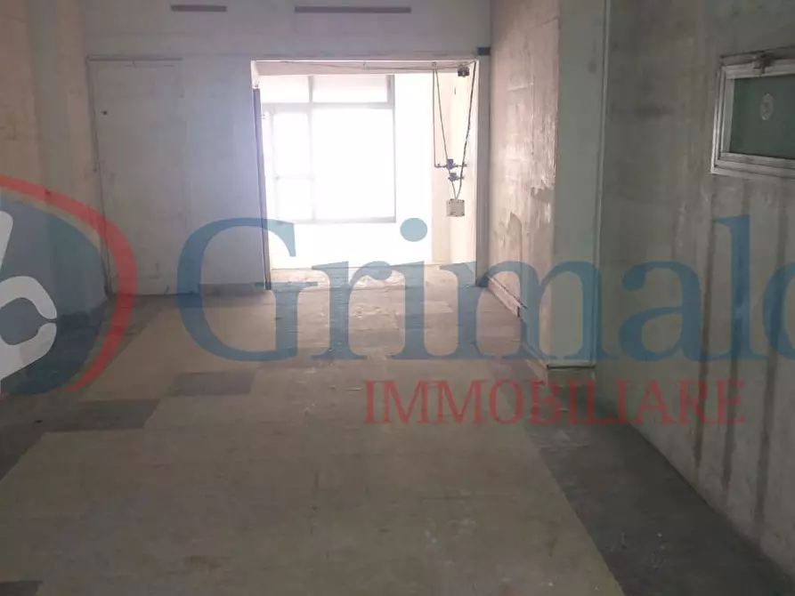 Immagine 10 di Negozio in vendita  in Via Garibaldi, 130 a Messina