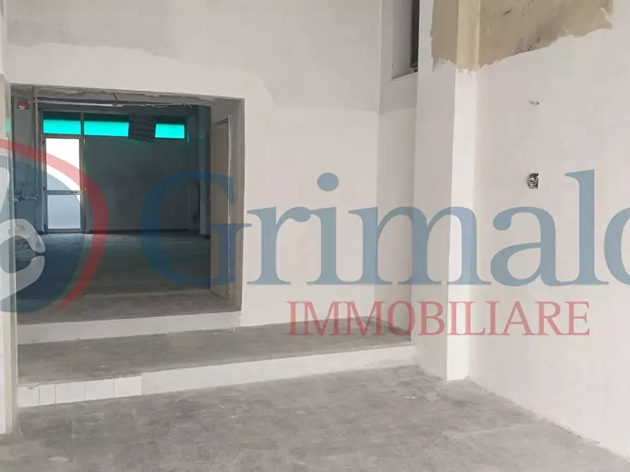 Immagine 14 di Negozio in vendita  in Via Garibaldi, 130 a Messina