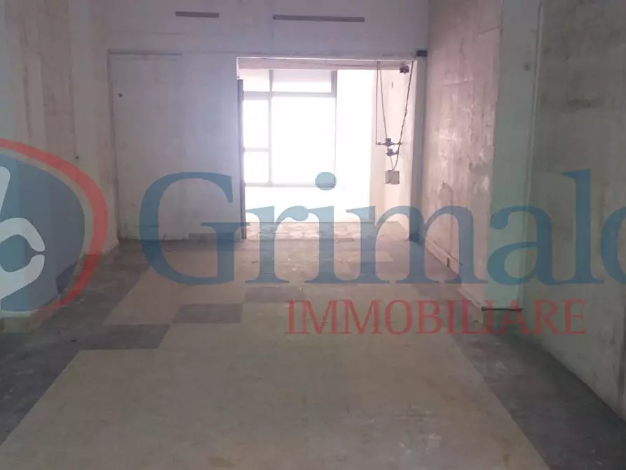 Immagine 7 di Negozio in vendita  in Via Garibaldi, 130 a Messina