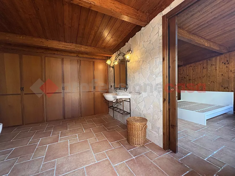 Immagine 40 di Villa in vendita  in Via RIO CLARO 2, 2 a Fondi