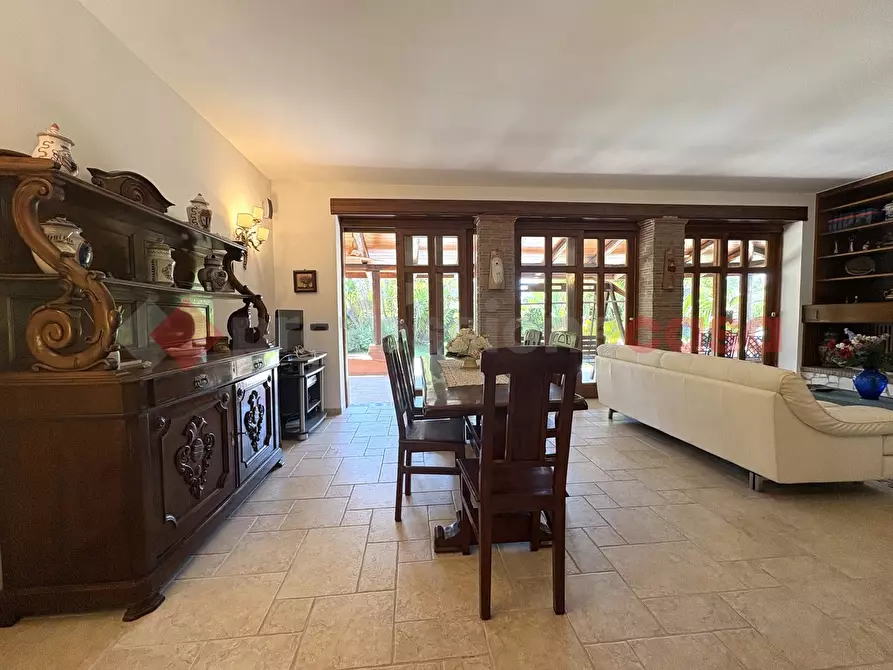 Immagine 12 di Villa in vendita  in Via RIO CLARO 2, 2 a Fondi