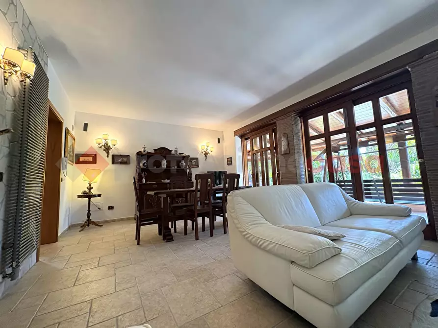 Immagine 5 di Villa in vendita  in Via RIO CLARO 2, 2 a Fondi