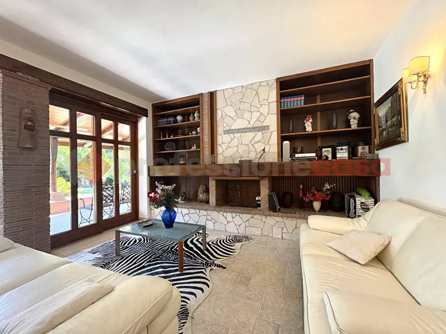 Immagine 14 di Villa in vendita  in Via RIO CLARO 2, 2 a Fondi