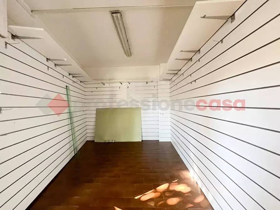 Immagine 4 di Negozio in vendita  in Via CASALINI, 11 a Fiuggi