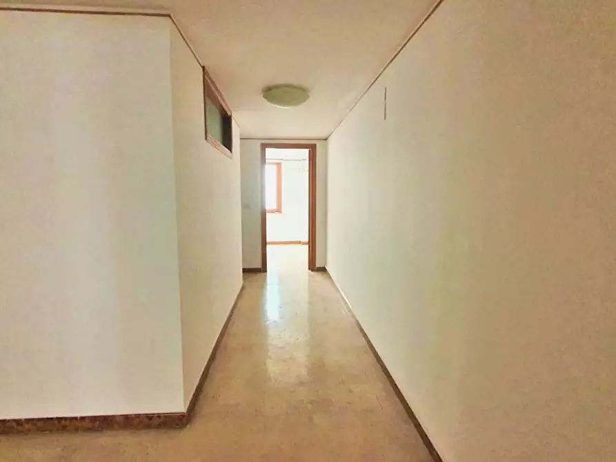 Immagine 11 di Appartamento in vendita  in Corso Alberto Amedeo, 74 a Palermo