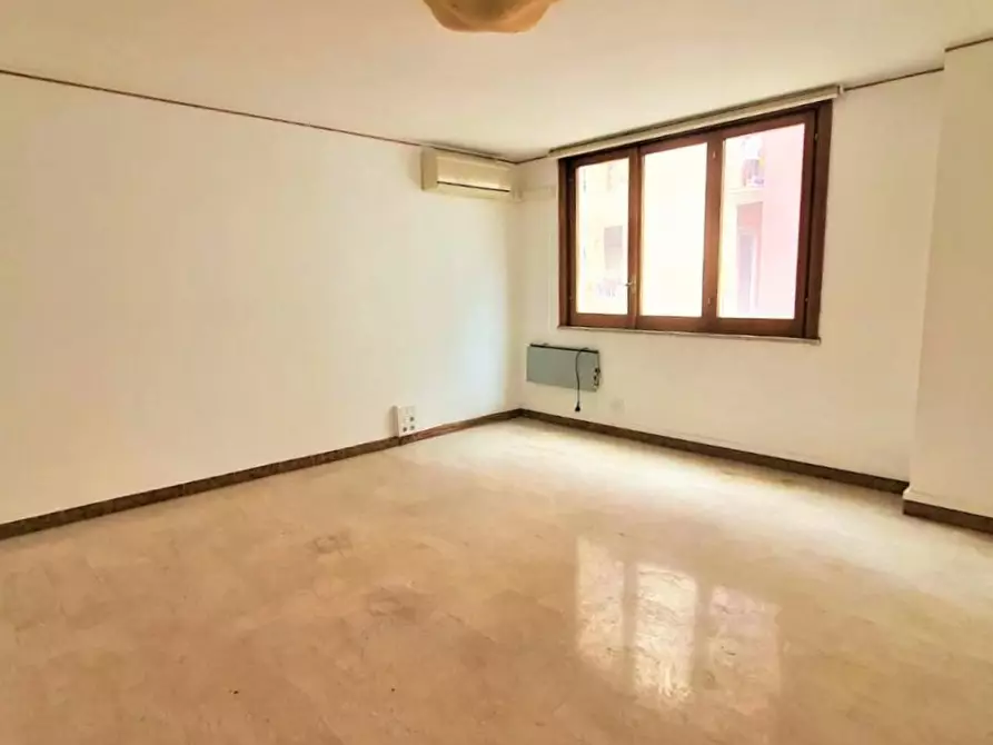 Immagine 6 di Appartamento in vendita  in Corso Alberto Amedeo, 74 a Palermo