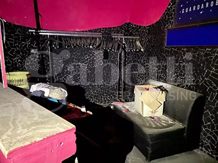 Immagine 4 di Magazzino in affitto  in Via b. tanucci a Napoli