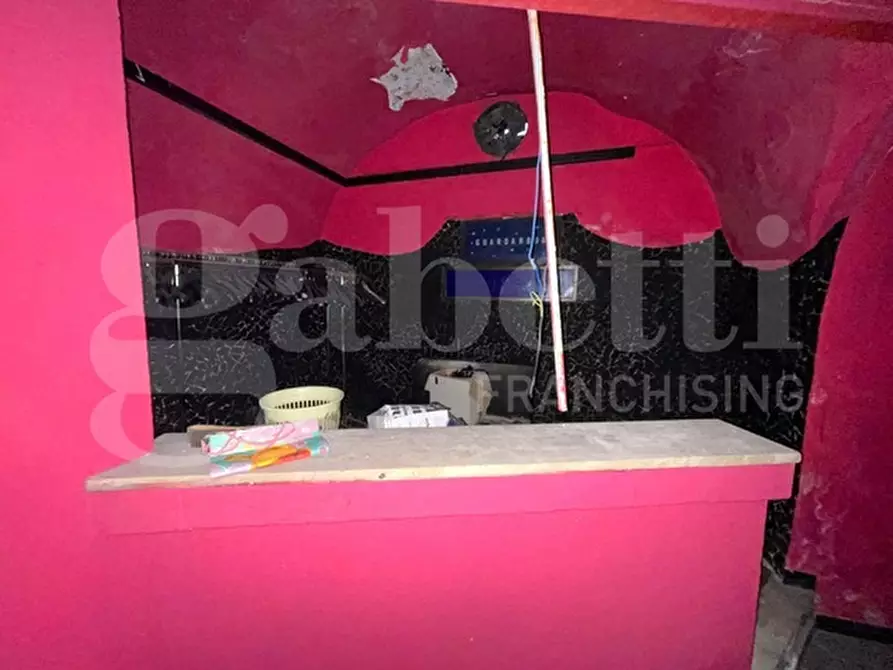 Immagine 2 di Magazzino in affitto  in Via b. tanucci a Napoli