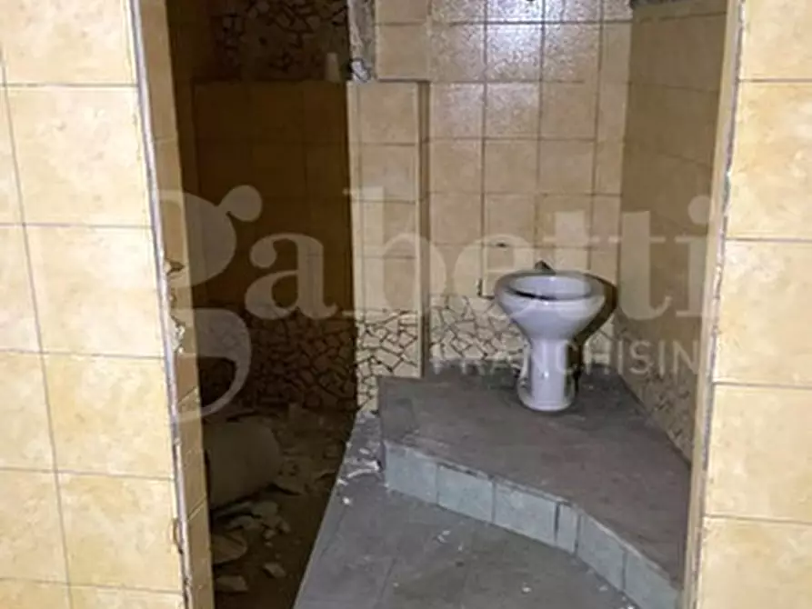 Immagine 10 di Magazzino in affitto  in Via b. tanucci a Napoli