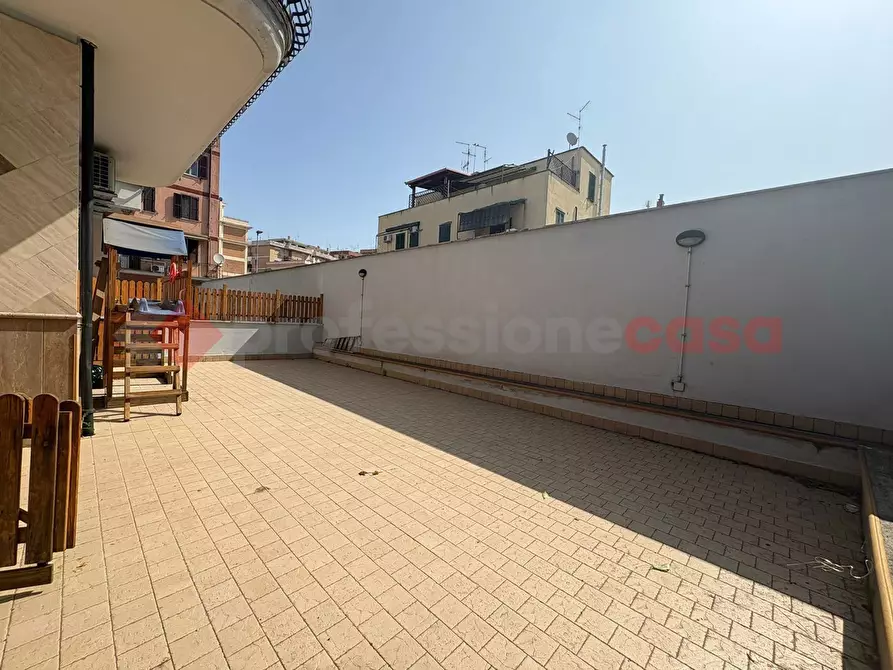 Immagine 9 di Negozio in affitto  in Via Maremmana inferiore, 20 a Guidonia Montecelio