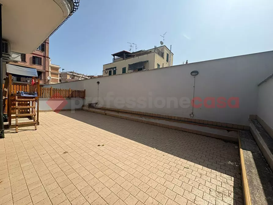 Immagine 8 di Negozio in affitto  in Via Maremmana inferiore, 20 a Guidonia Montecelio