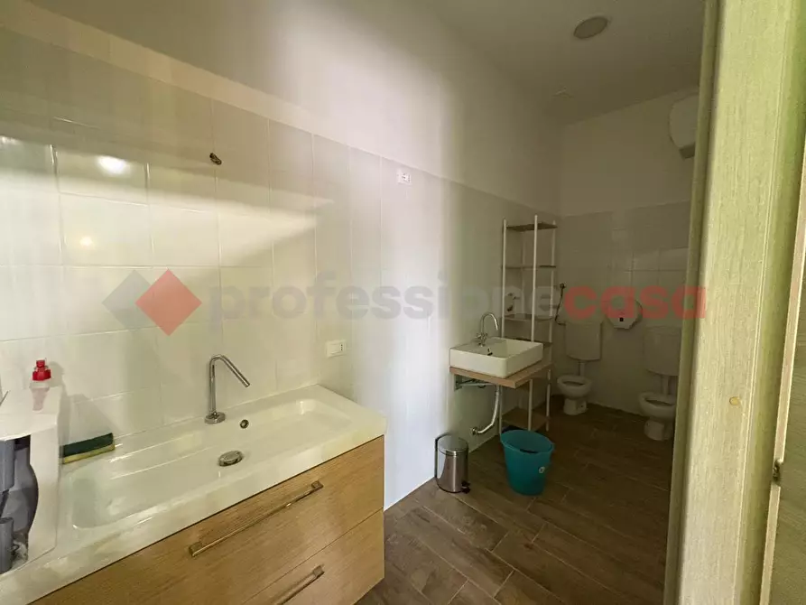 Immagine 21 di Negozio in affitto  in Via Maremmana inferiore, 20 a Guidonia Montecelio