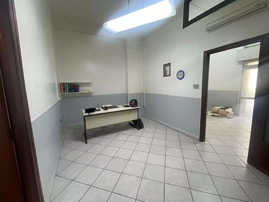 Immagine 3 di Negozio in affitto  in Via domenico Colasanto a Casoria