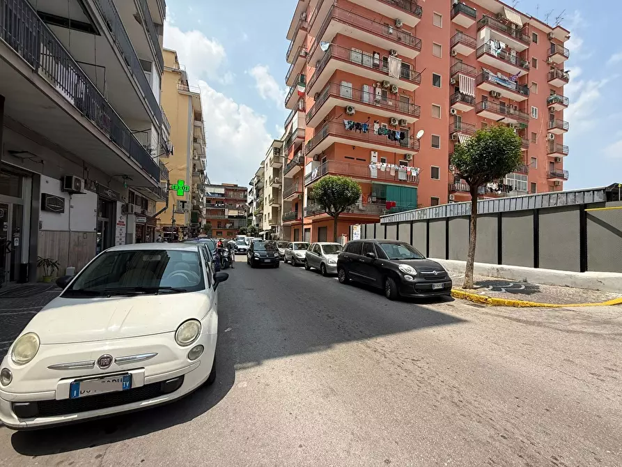 Immagine 1 di Negozio in affitto  in Via domenico Colasanto a Casoria