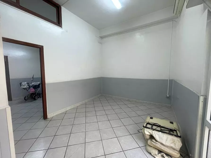 Immagine 4 di Negozio in affitto  in Via domenico Colasanto a Casoria