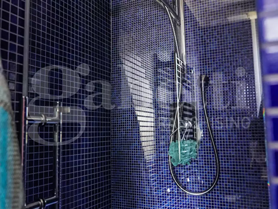 Immagine 14 di Appartamento in vendita  in Via jannelli a Napoli