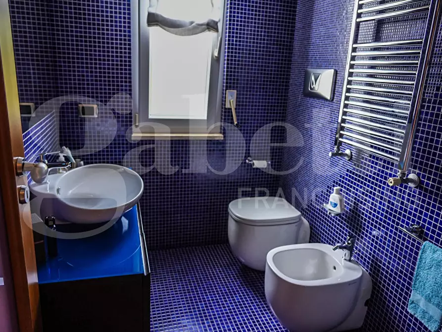 Immagine 13 di Appartamento in vendita  in Via jannelli a Napoli