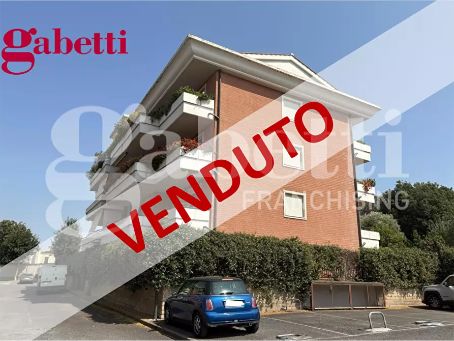 Immagine 1 di Appartamento in vendita  in Via Siligo, 10 a Roma