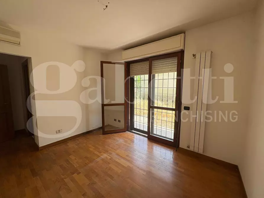 Immagine 11 di Appartamento in vendita  in Via Siligo, 10 a Roma