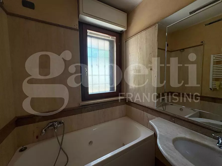 Immagine 15 di Appartamento in vendita  in Via Siligo, 10 a Roma