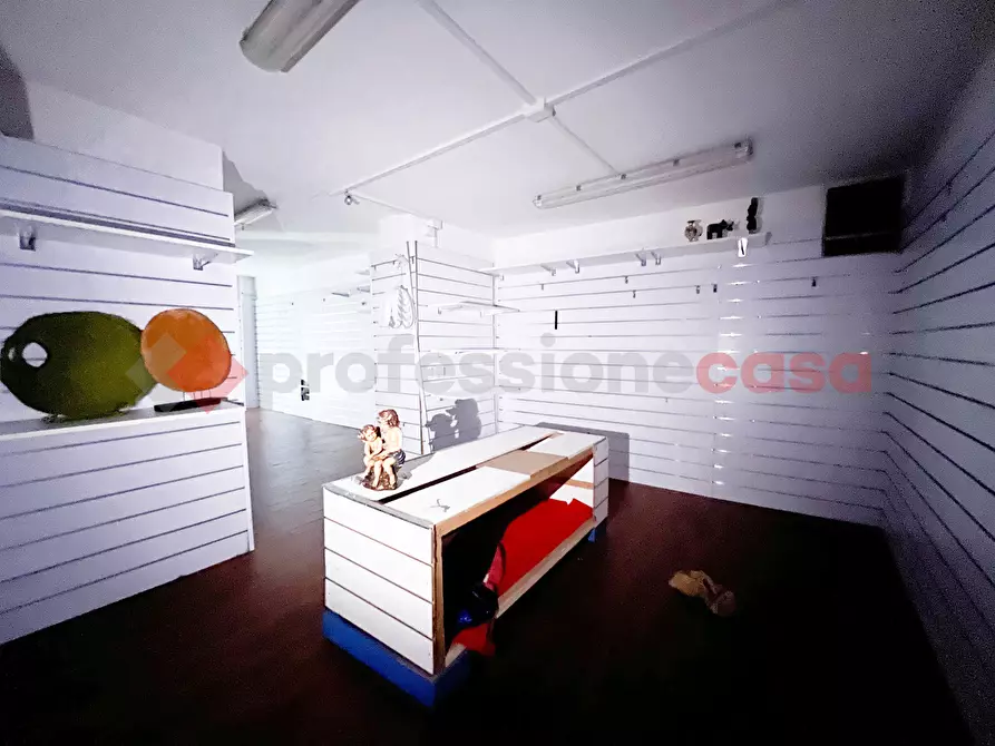 Immagine 2 di Negozio in affitto  in Via CASALINI, 11 a Fiuggi