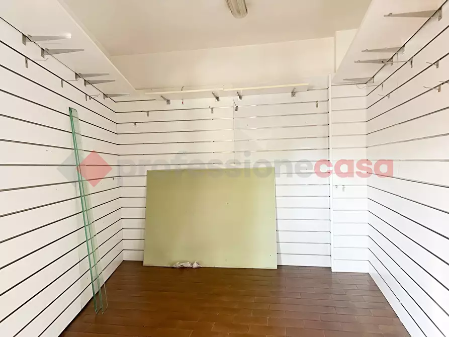 Immagine 9 di Negozio in affitto  in Via CASALINI, 11 a Fiuggi