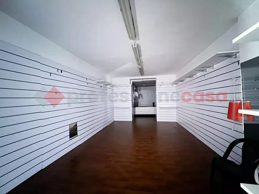 Immagine 10 di Negozio in affitto  in Via CASALINI, 11 a Fiuggi