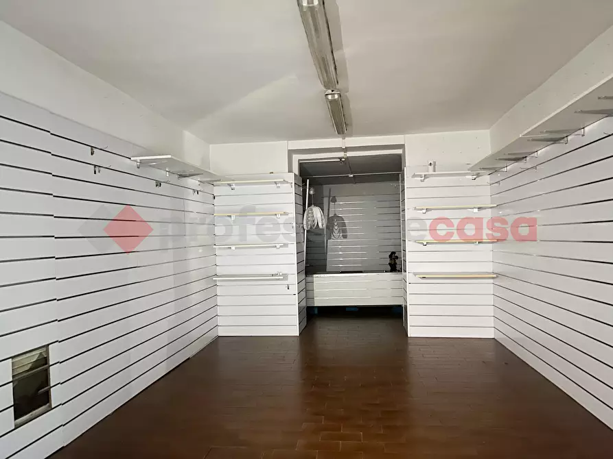 Immagine 4 di Negozio in affitto  in Via CASALINI, 11 a Fiuggi