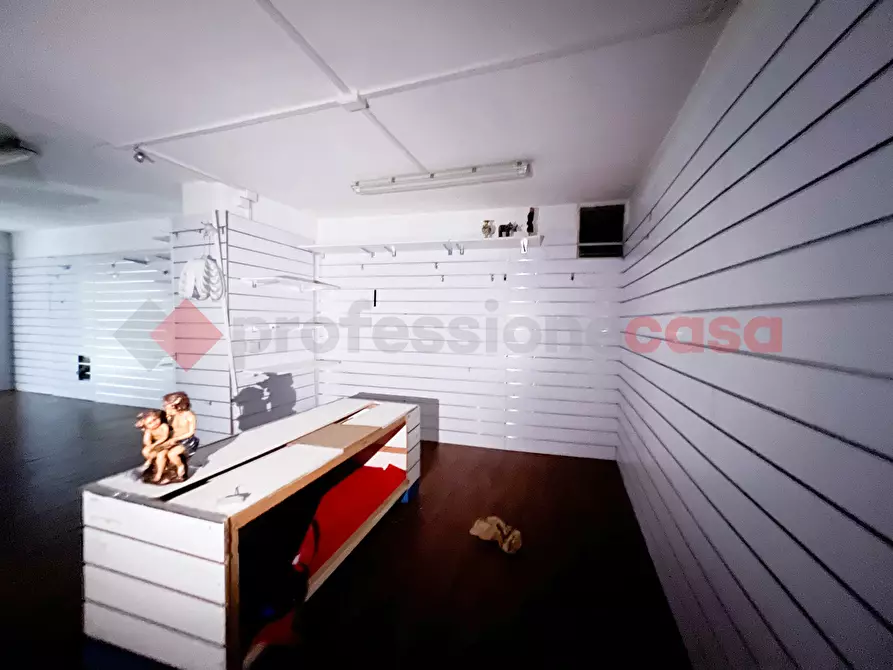 Immagine 1 di Negozio in affitto  in Via CASALINI, 11 a Fiuggi