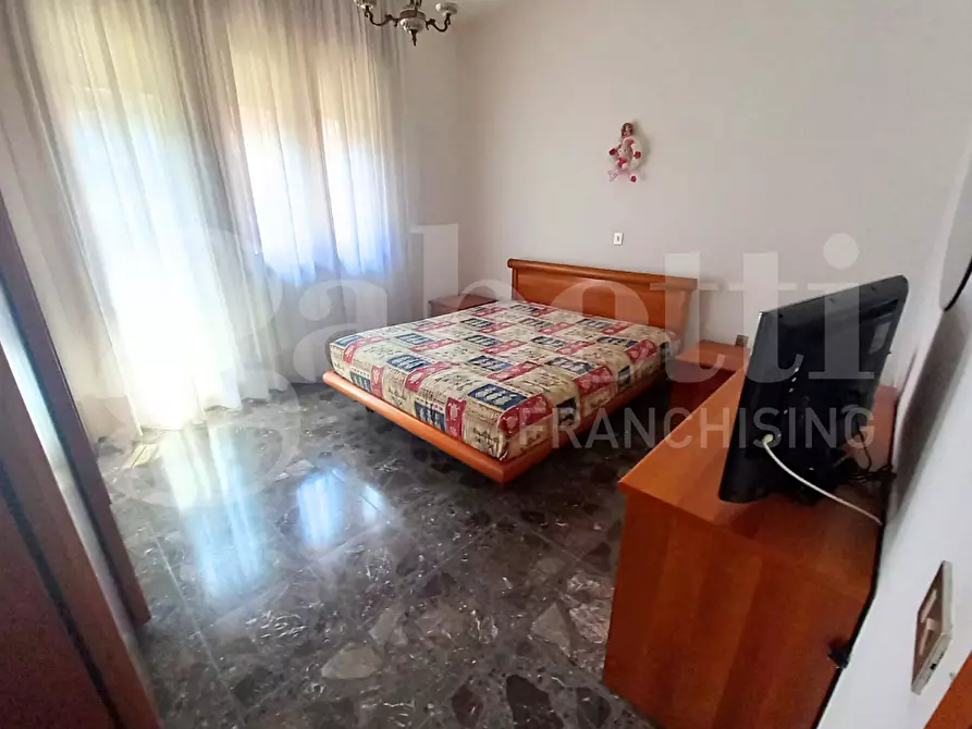 Immagine 15 di Appartamento in vendita  in Via SOTTOMARINA - VIALE VENETO, 12 a Chioggia