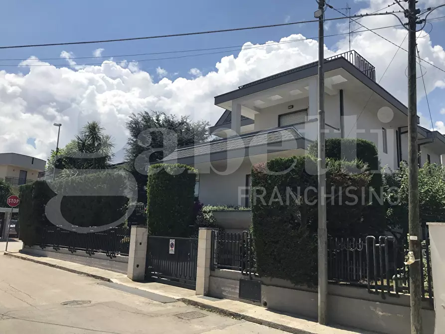 Immagine 3 di Villa in vendita  in Via Peucetia, nc a Cassano Delle Murge