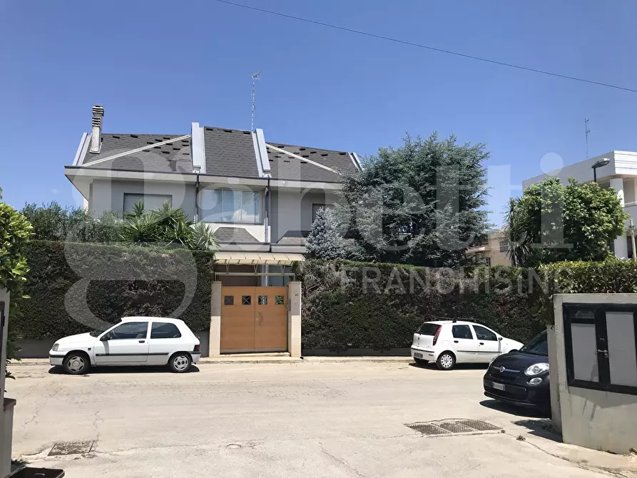 Immagine 1 di Villa in vendita  in Via Peucetia, nc a Cassano Delle Murge