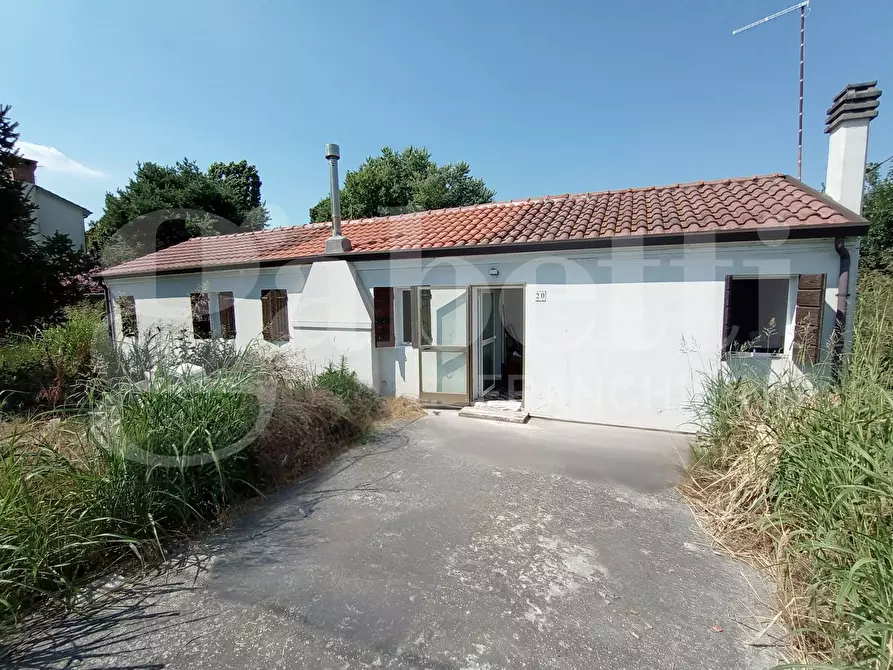 Immagine 1 di Casa indipendente in vendita  in Via Cavarzere, via Ca' Labia, 00 a Cavarzere