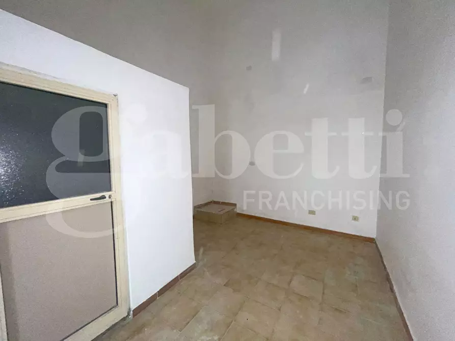 Immagine 3 di Magazzino in affitto  in Via pier delle vigne a Napoli