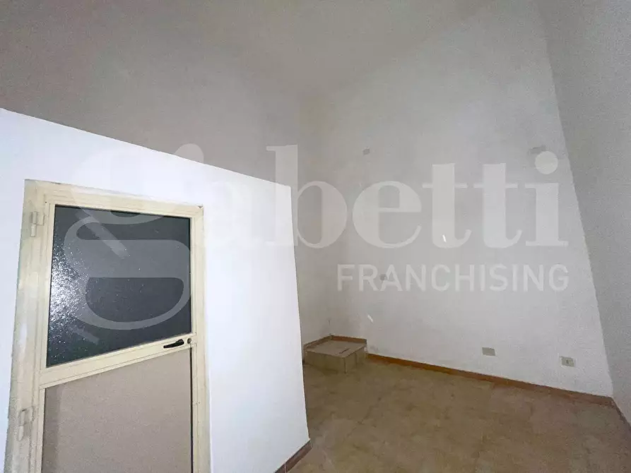 Immagine 4 di Magazzino in affitto  in Via pier delle vigne a Napoli