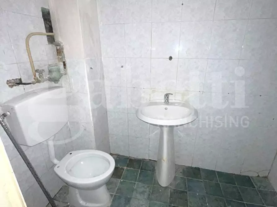 Immagine 5 di Magazzino in affitto  in Via pier delle vigne a Napoli