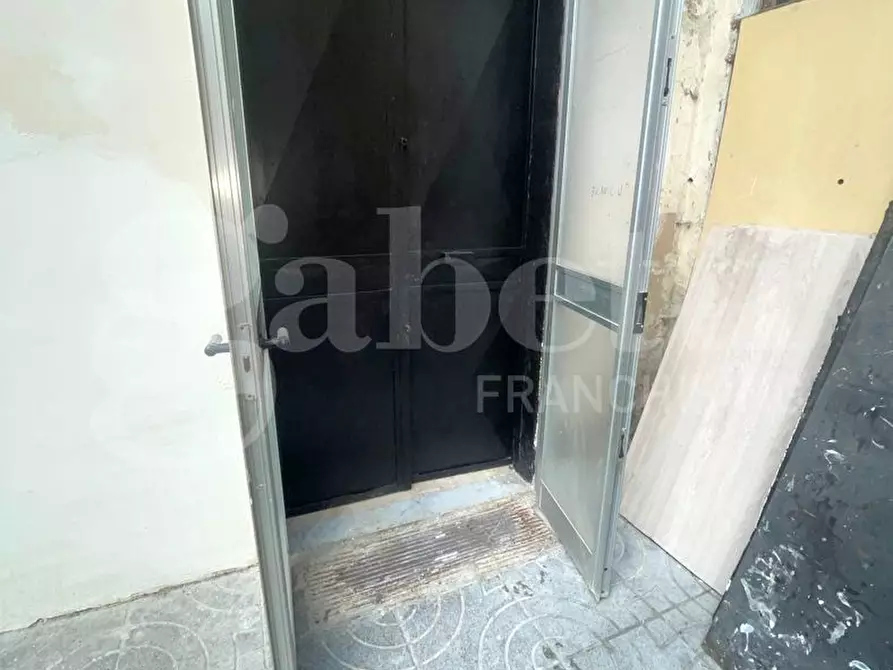 Immagine 2 di Magazzino in affitto  in Via pier delle vigne a Napoli
