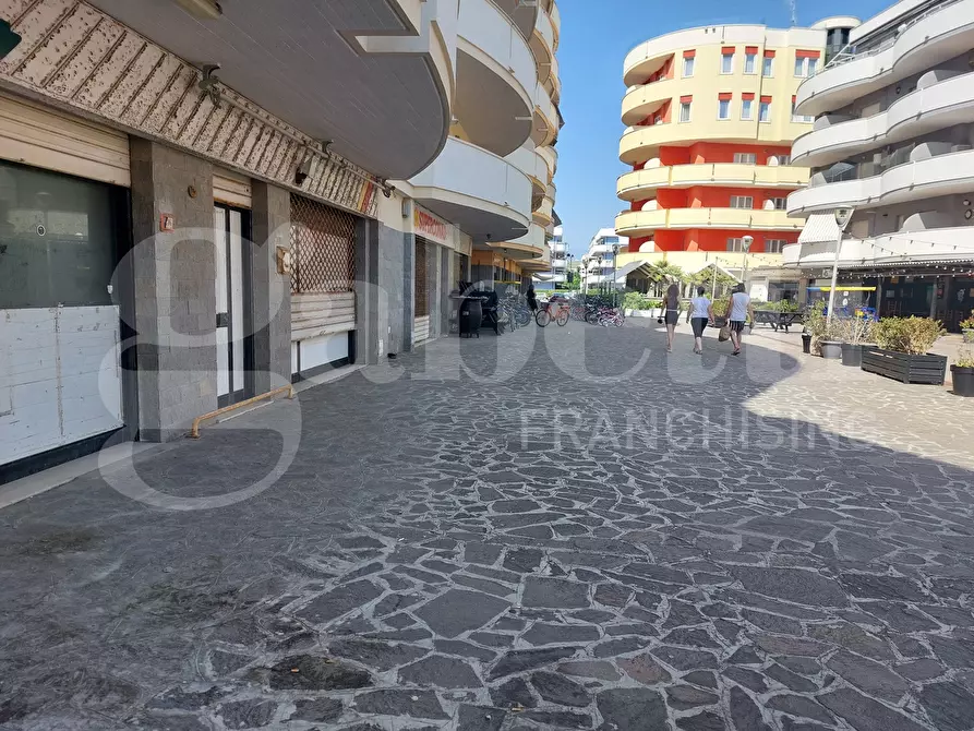 Immagine 12 di Negozio in vendita  in Via Cortina, 8 a Alba Adriatica