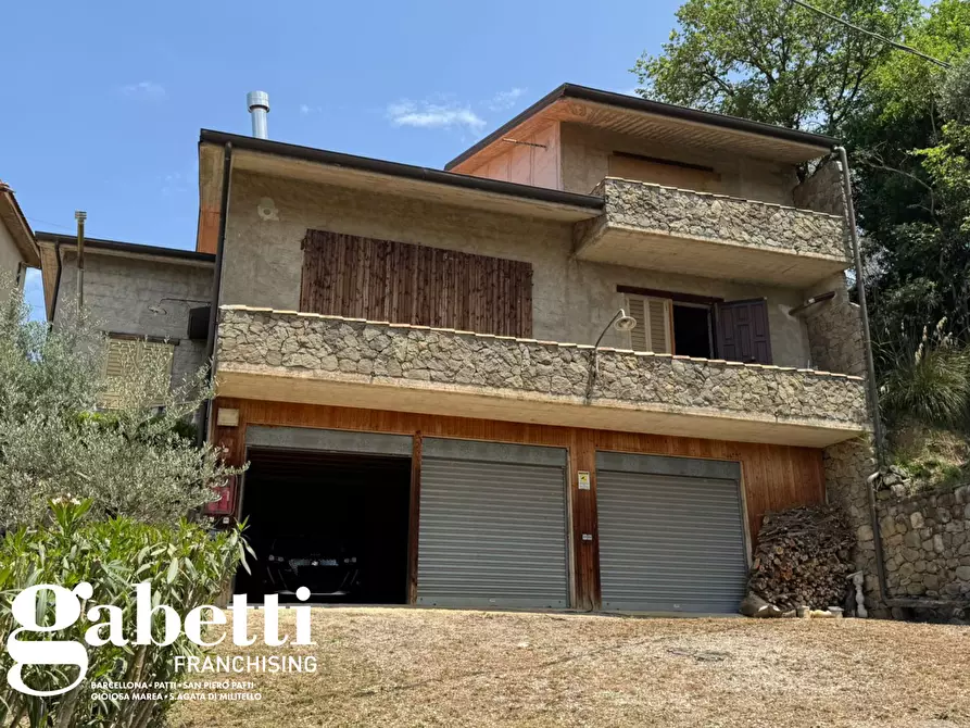 Immagine 1 di Villa in vendita  in Contrada VALLE BRUCA, 233 a Sant'agata Di Militello